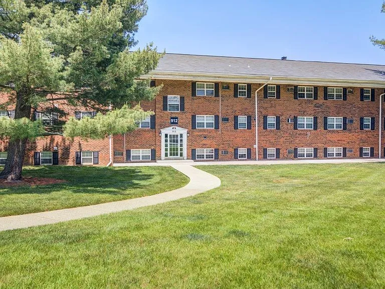Woodacres Apartment Homes — Photo 38