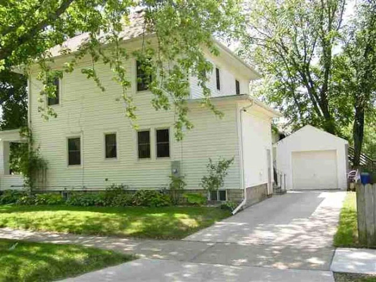1403 Washington Ave — Photo 2