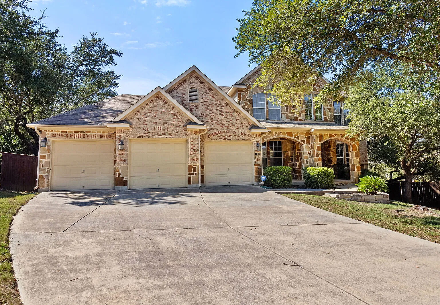 5 bed, 4.5 bath, 3879 sqft, $3,400 — Photo 1