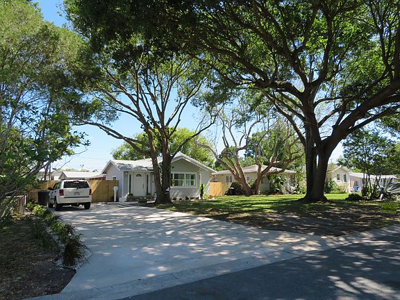 3rd image of 2475 18th Ave N
