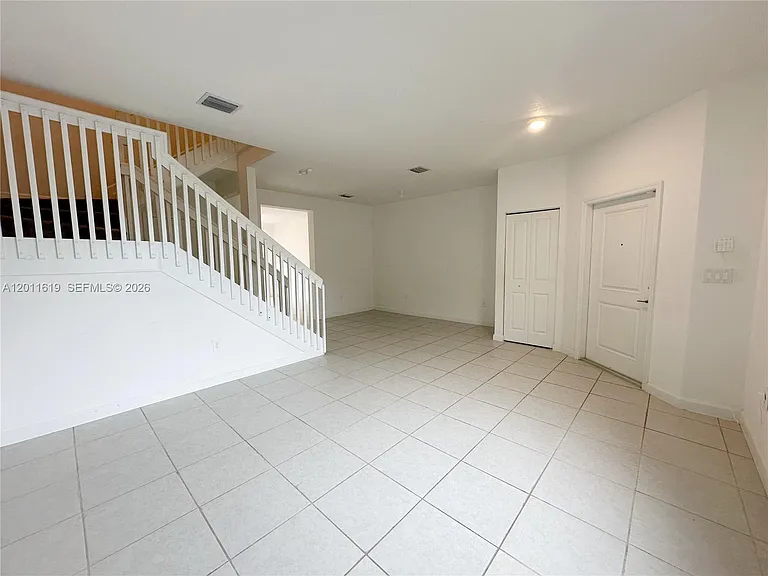1684 SE 26th Ter #1684 — Photo 3