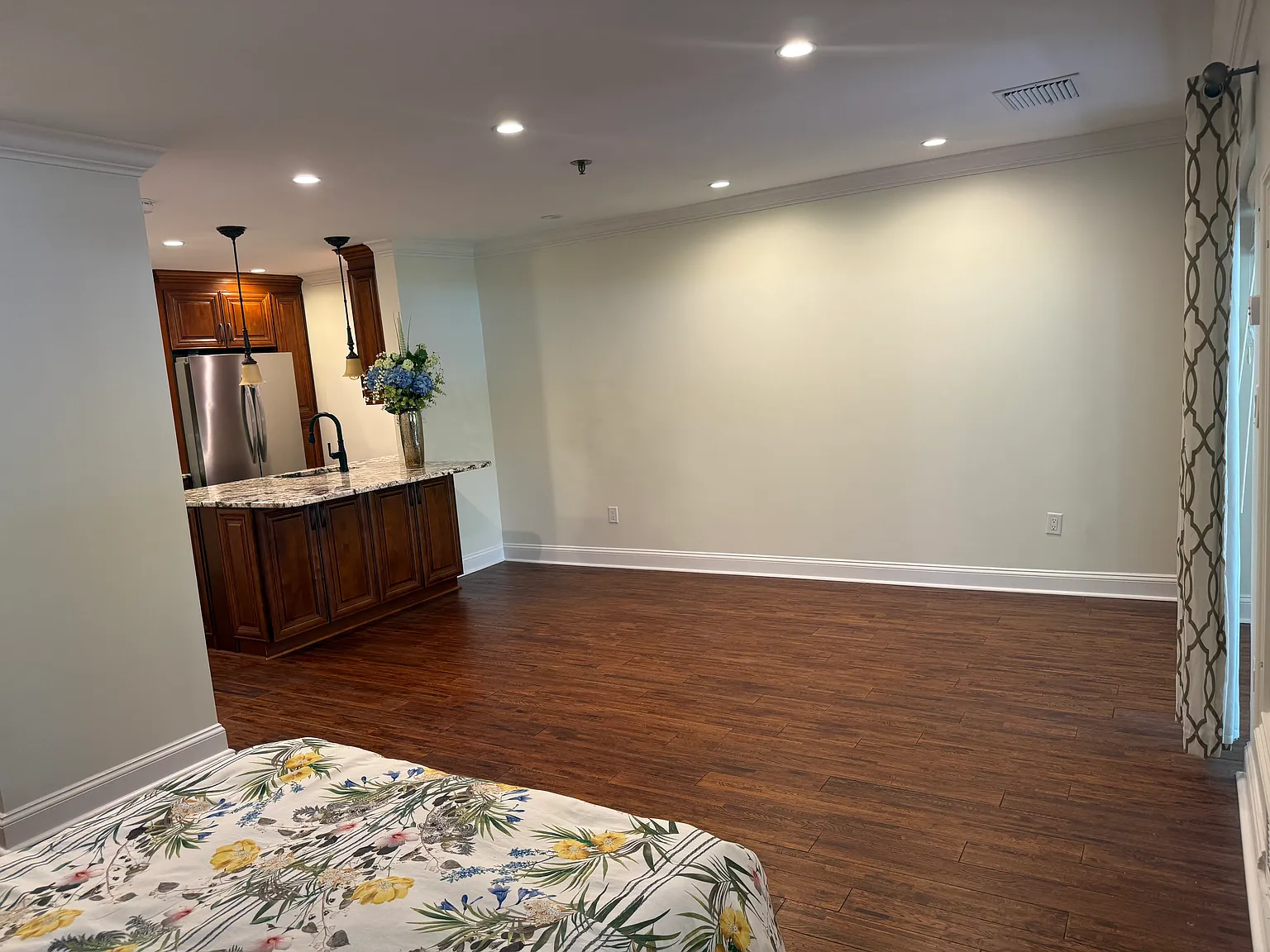 300 Johnson Ferry Rd NE — Photo 2