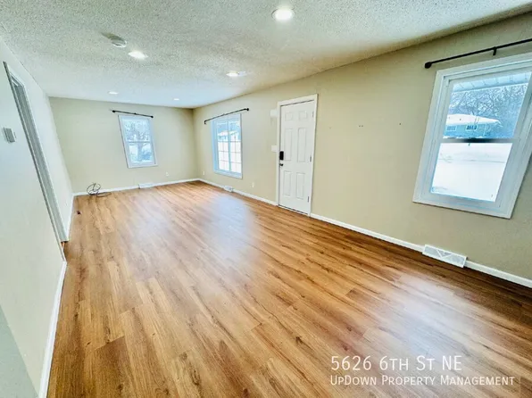 5626 6th St NE, Fridley, MN 55432