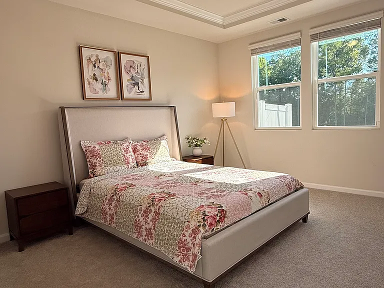 Secondary Master Bedroom (With En Suite Bathroom) - 1st Floor