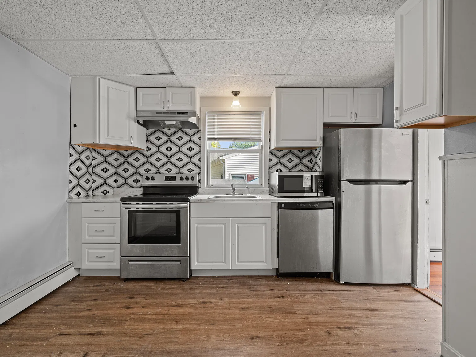 2 bed, 850 sqft, $2,400 — Photo 2