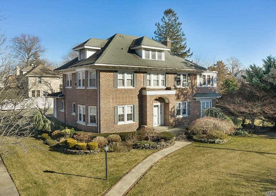 1st image of 36 Woodmere Blvd S