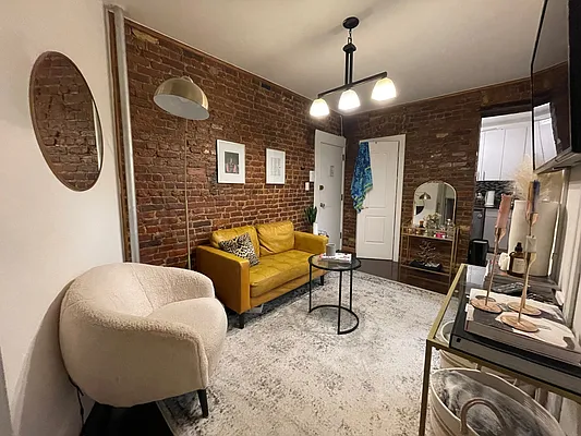 Rented by KNOCKKNOCK LLC | media 15