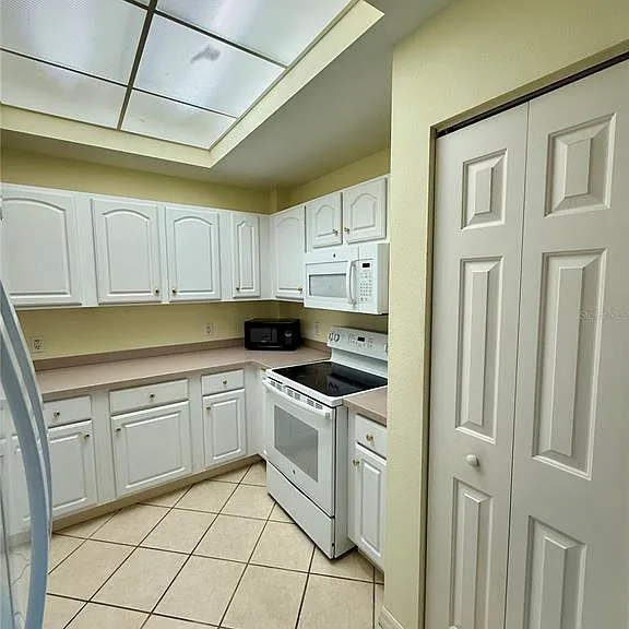 3730 Cadbury Cir #528 — Photo 17