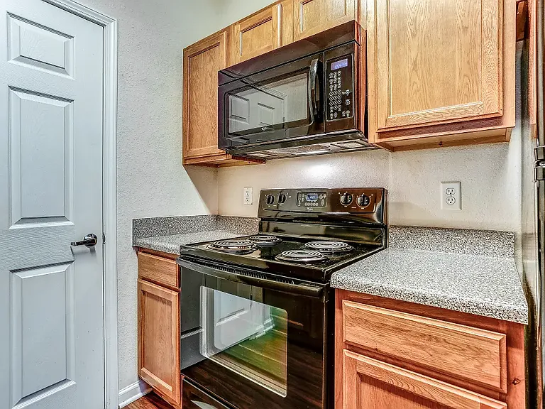 Elk Way Apartments — Photo 7