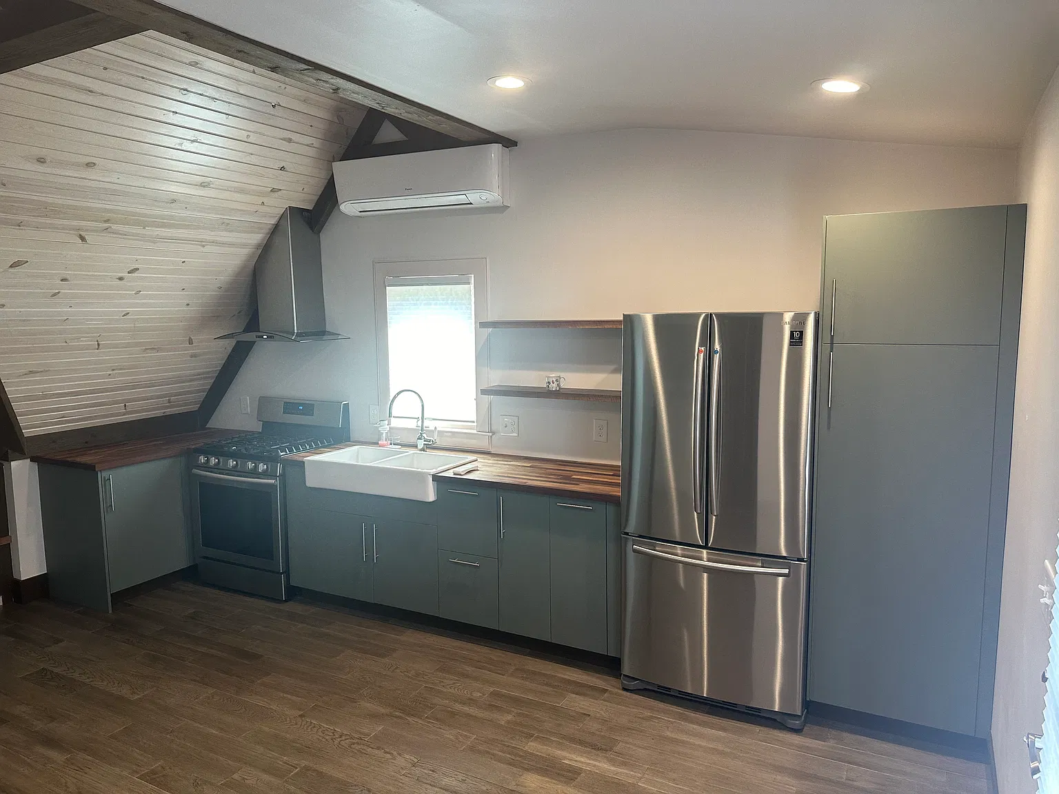 Studio, 750 sqft, $1,425 — Photo 4