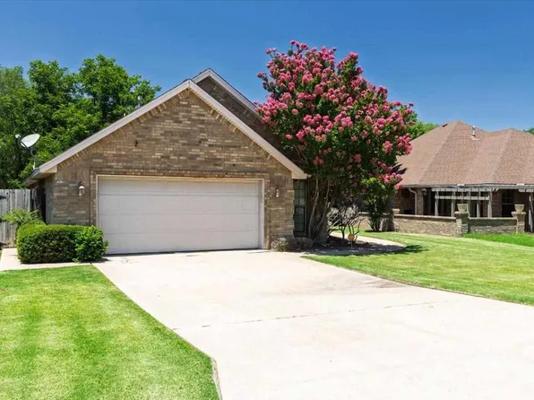 21 NW Heatherstone Dr, Lawton, OK 73505