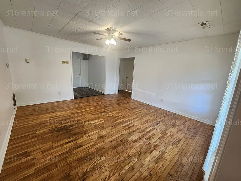 1248 N Terrace Dr — Photo 2