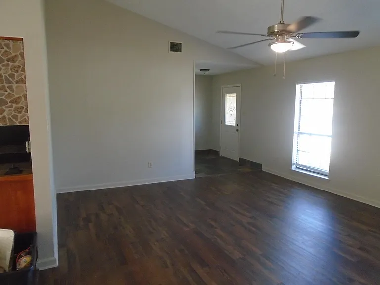 2207 McDowell Dr — Photo 7
