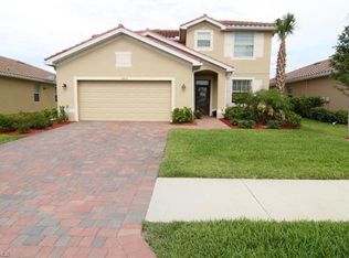 2402 Heydon Cir E, Naples, FL 34120