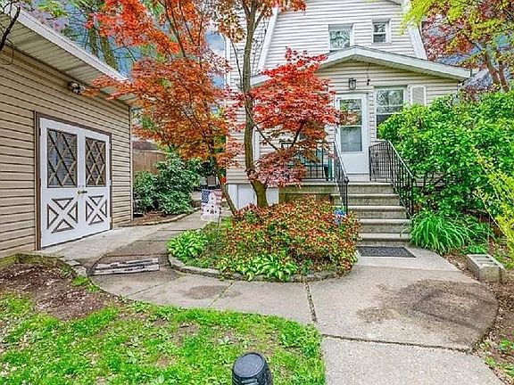 3rd image of 846 Revere Ave