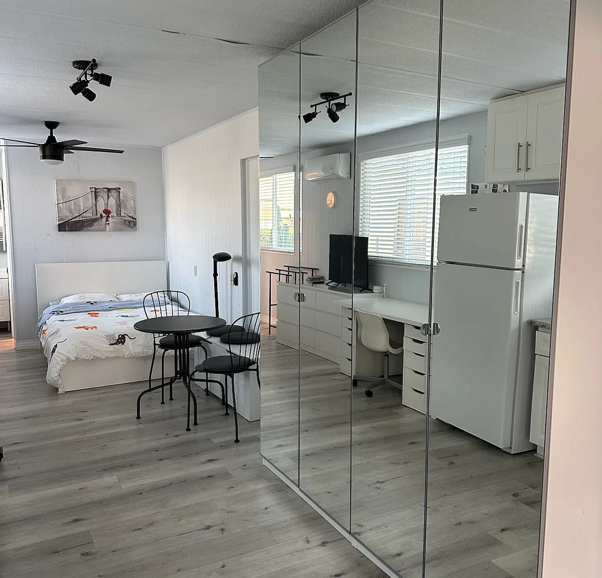 Studio, 300 sqft, $1,250 — Photo 1