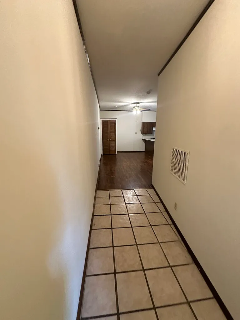 Charming Unit 1 in Annesdale Park, Memphis TN — Photo 2