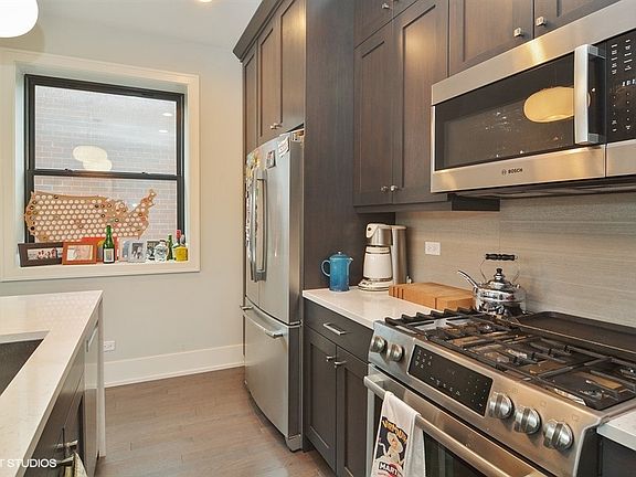 3rd image of 4350 N Leavitt St #2