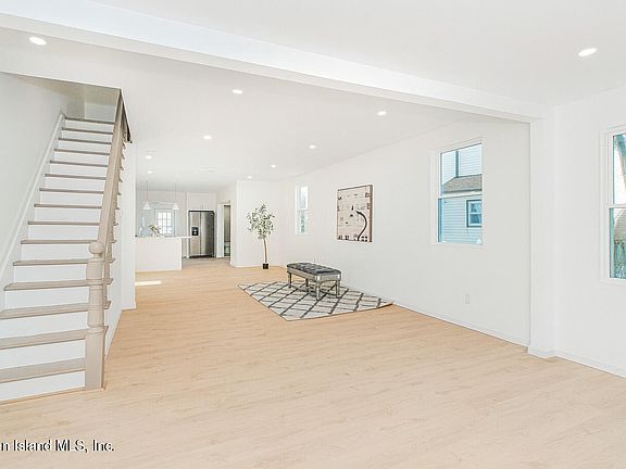 5th image of 11 Laforge Ave
