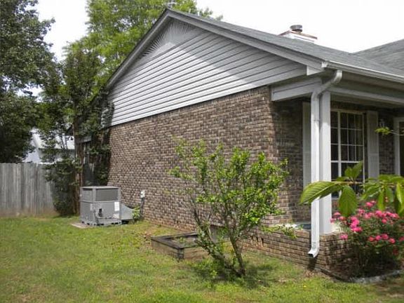 3rd image of 118 Charleston Way