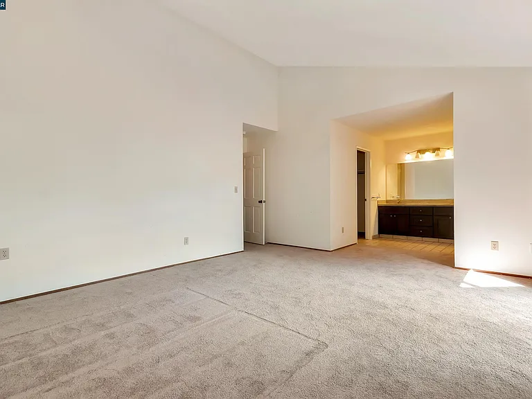 332 Downham Ct — Photo 12