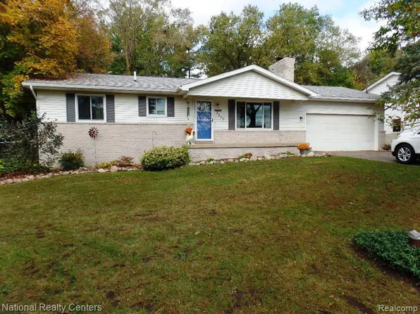 3260 W Cohoctah Rd, Fowlerville, MI 48836