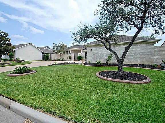 4th image of 3327 Country Club Blvd