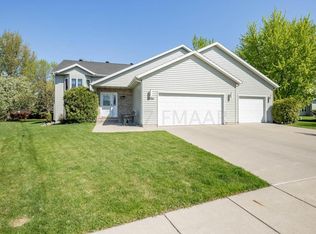 1064 Sommerset Pl, West Fargo, ND 58078