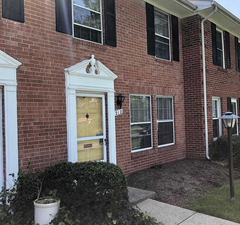1st image of 212 N Sterling Blvd