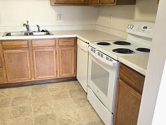 4th image of 1112 Portland Dr APT 301