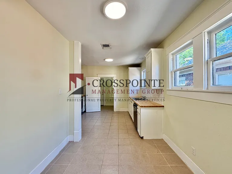 431 S College Ave — Photo 8