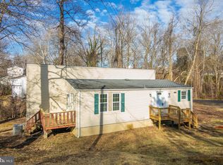 19102 Wayne Dr, Triangle, VA 22172