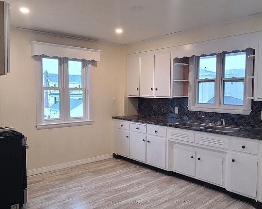 5th image of 453 Malden St