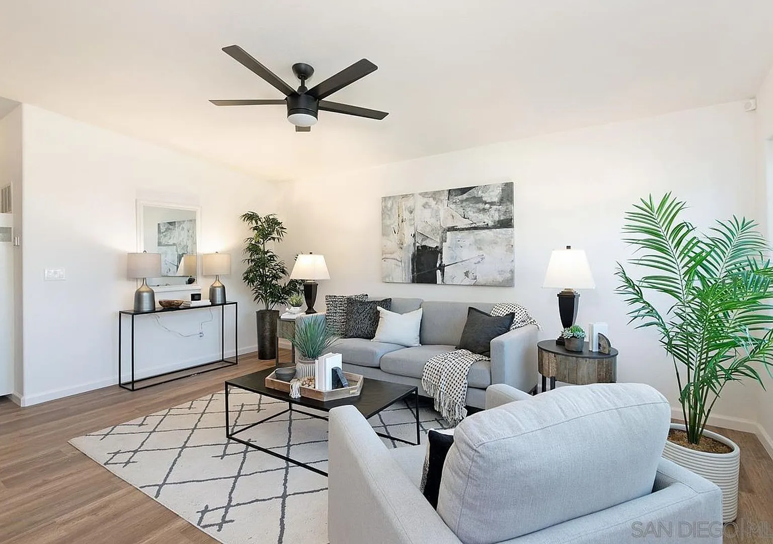 Nicely Renovated Three Bedroom House with Pool — Photo 1