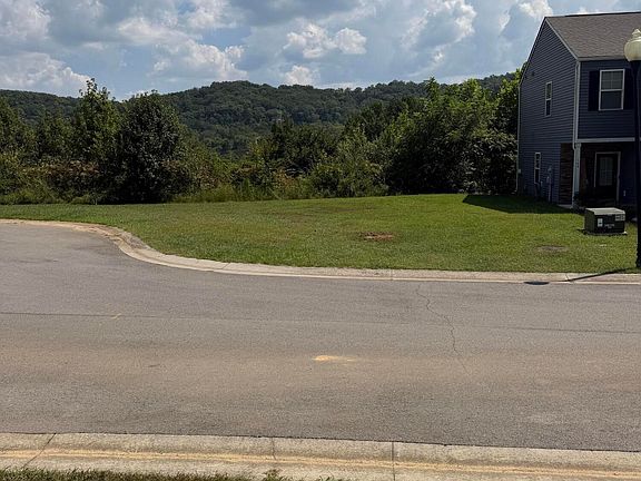 2nd image of 166 Harbour Pointe Ln