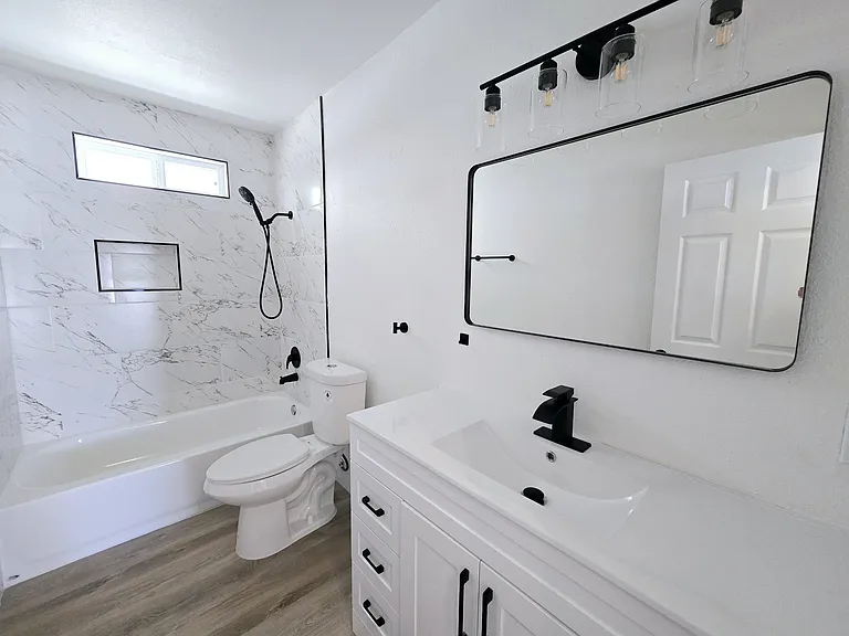 1083 E Calvada Blvd #B — Photo 3