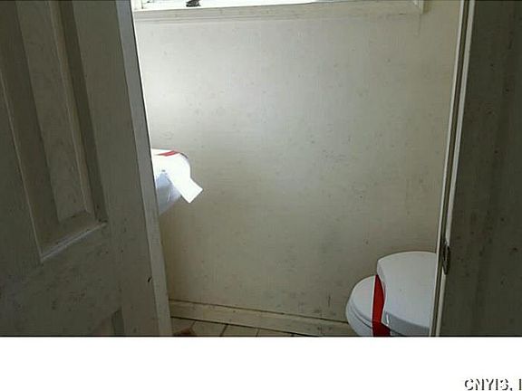 5th image of 222 Garden City Dr
