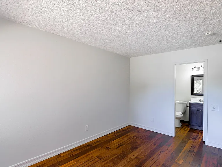 Peppertree Apartments — Photo 86