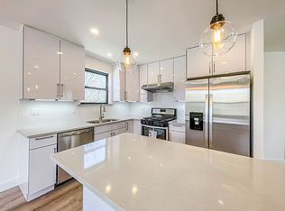 24-25 21st St FLOOR 2, Astoria, NY 11102