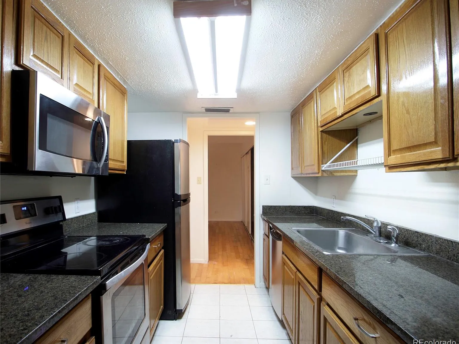 3 bed, 2.0 bath, 1138 sqft, $2,125 — Photo 4