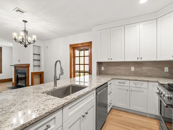 75 Ferrin St APT 1, Boston, MA 02129