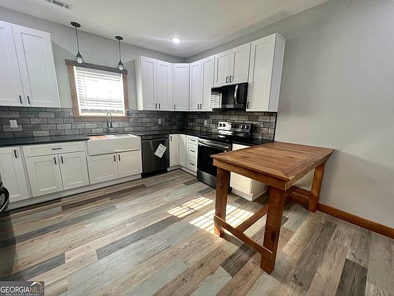 5th image of 277 Newnan St