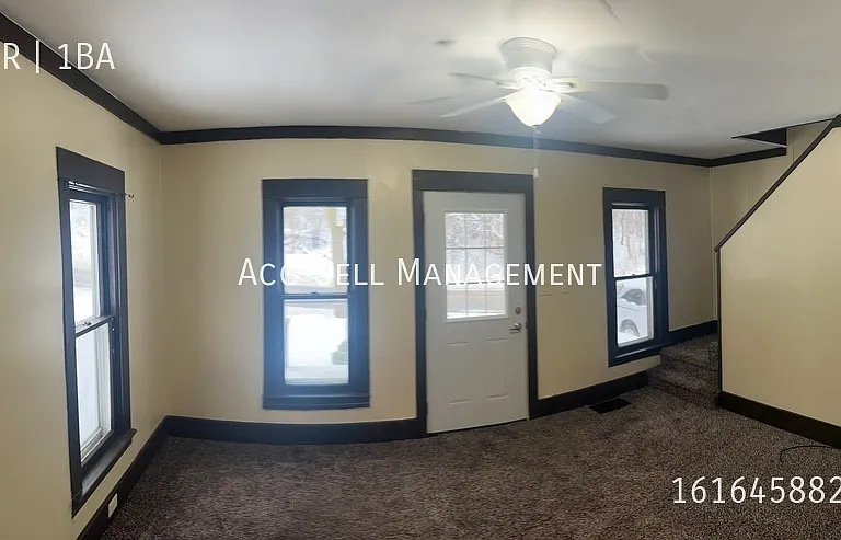 836 Coit Ave NE — Photo 6