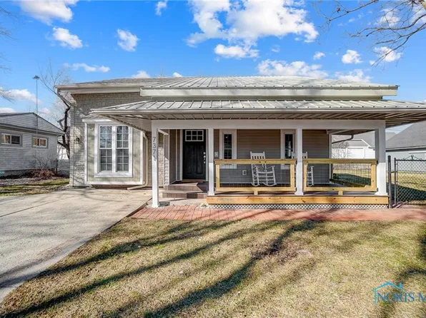 7371 West St, Russells Point, OH 43348