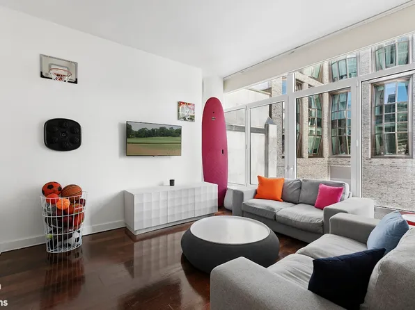 520 West 19th Street image 8 of 12