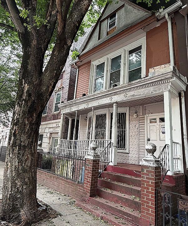 1st image of 15 Irving Pl