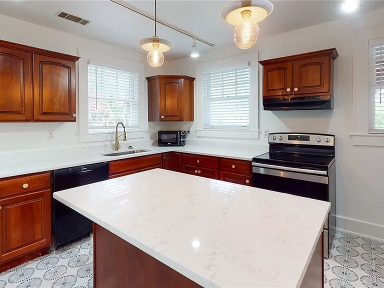 701 Maupas Ave — Photo 12