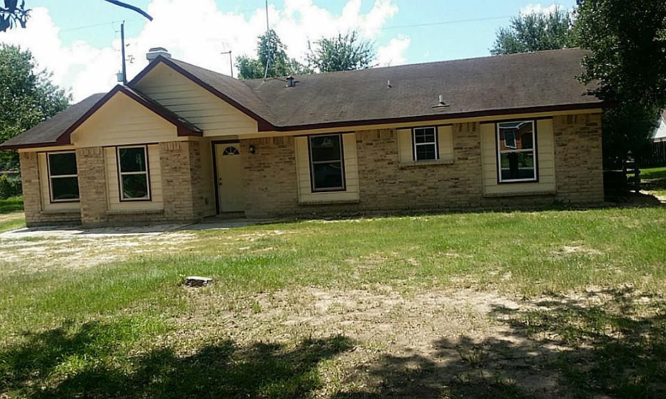 1st image of 3119 1st St