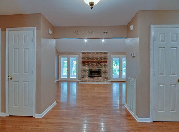 3rd image of 161 Schuman Dr