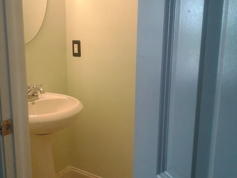 201 Hampton Forest Dr — Photo 6
